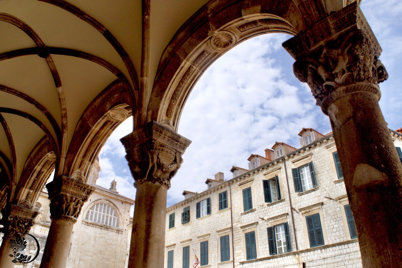 ドゥブロヴニク旧市街の観光スポット: 旧総督邸 / 歴史文化博物館│Dulicious!